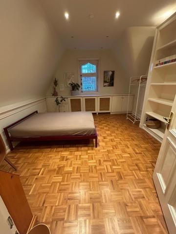 Profile picture for user Juliakatharina