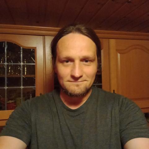 Profile picture for user Roland