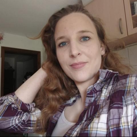 Profile picture for user Julienne-87